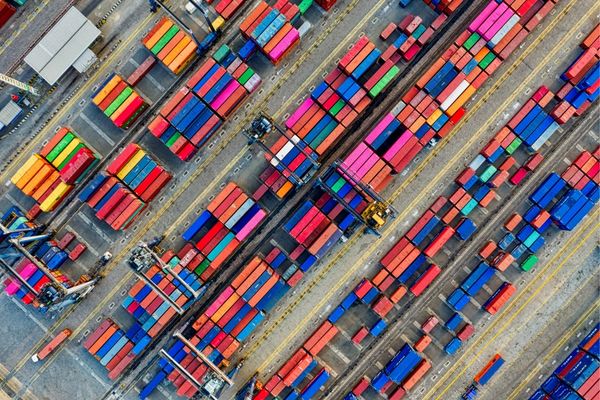 how to become a logistics manager