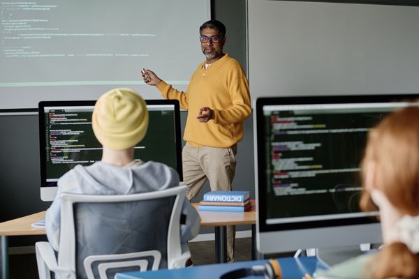 computer science vs. computer engineering being discussed in college class
